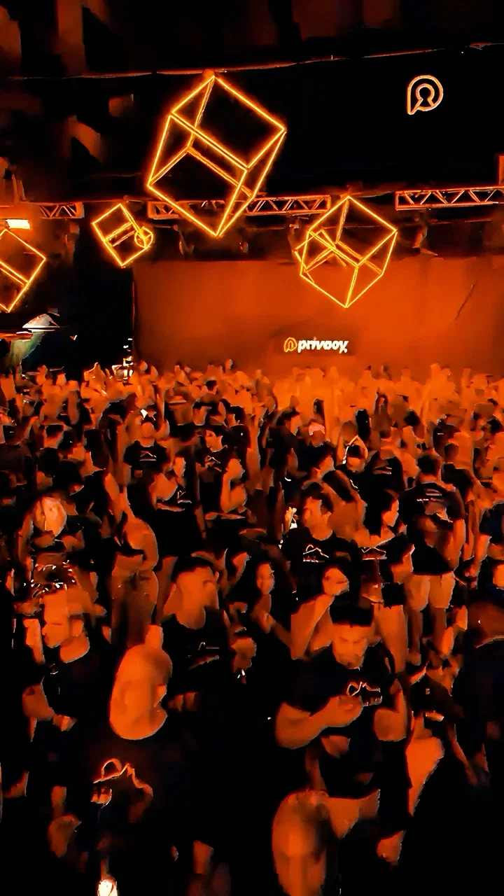 Comunidade Privacy celebrando conquistas e sucesso